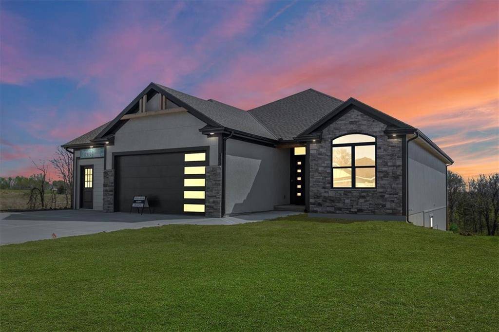 Smithville, MO 64089,709 Apache CT
