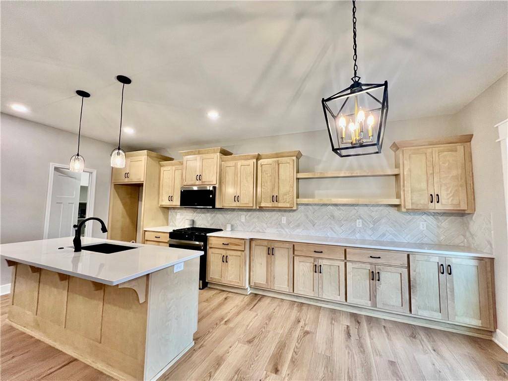 Liberty, MO 64068,1941 Longview DR