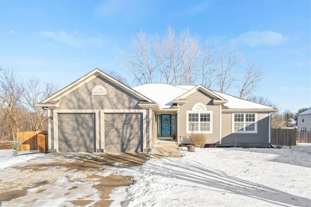 Grain Valley, MO 64029,805 NW Hawthorn CT