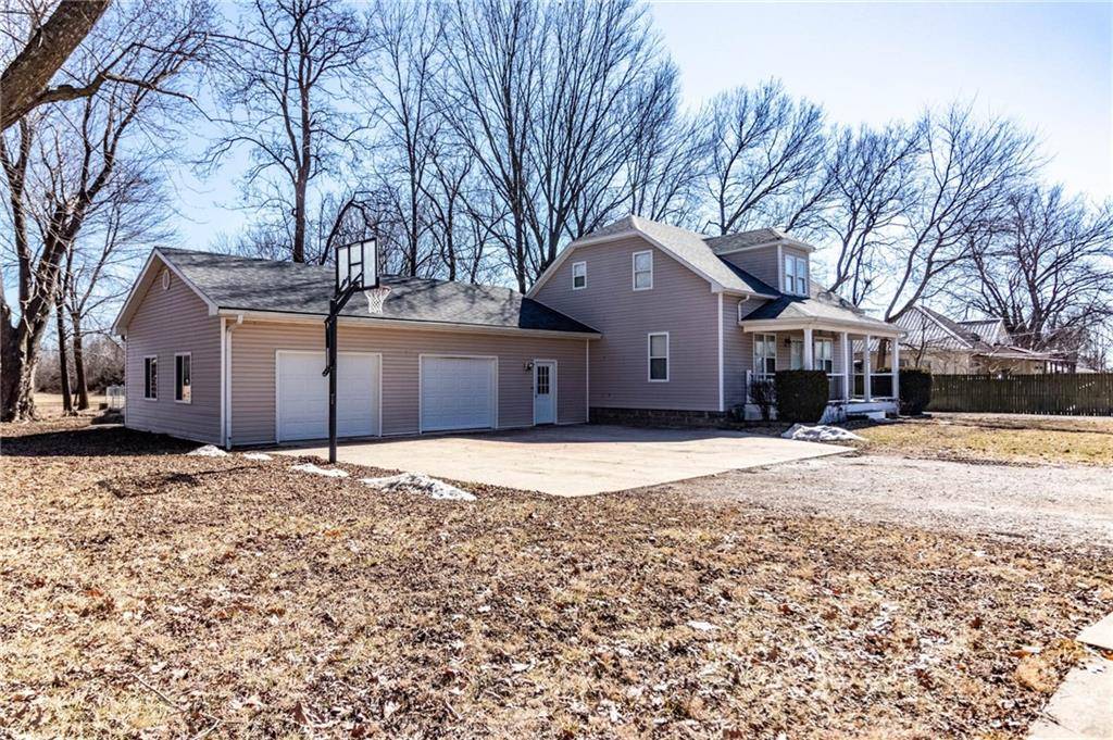 Leeton, MO 64761,417 S Graham ST
