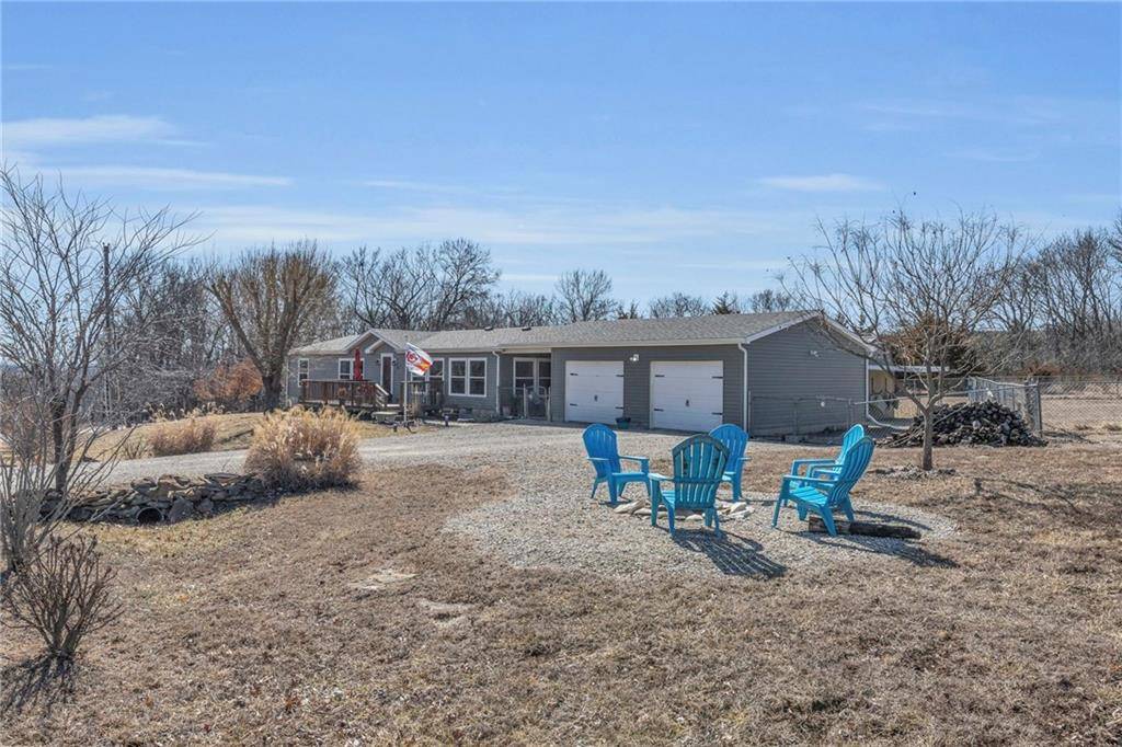 Linn Valley, KS 66040,21 Spruce LN