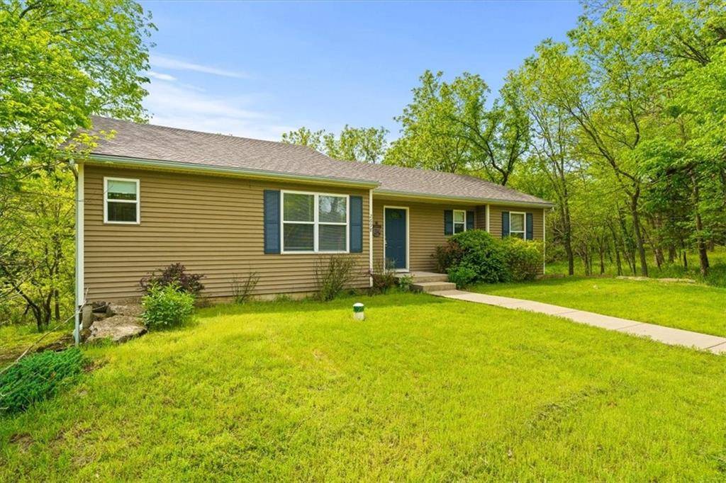 Linn Valley, KS 66040,54 Locust LN
