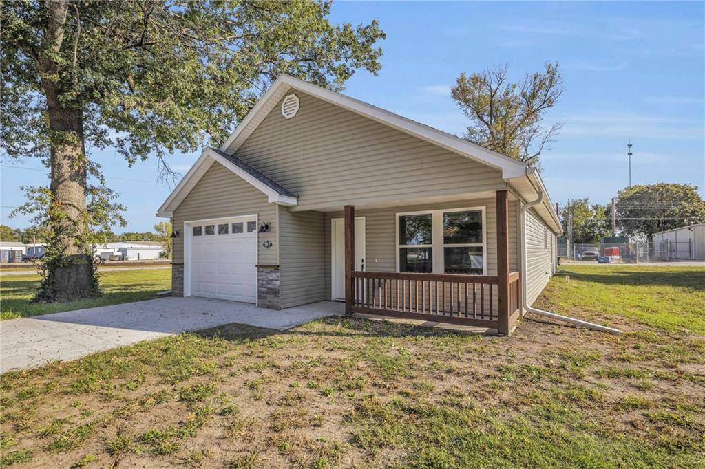 Osawatomie, KS 66064,707 Pacific AVE