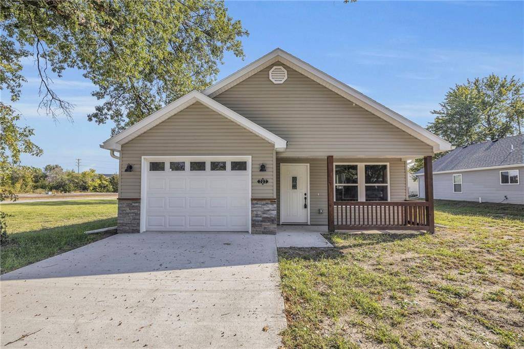 Osawatomie, KS 66064,707 Pacific AVE