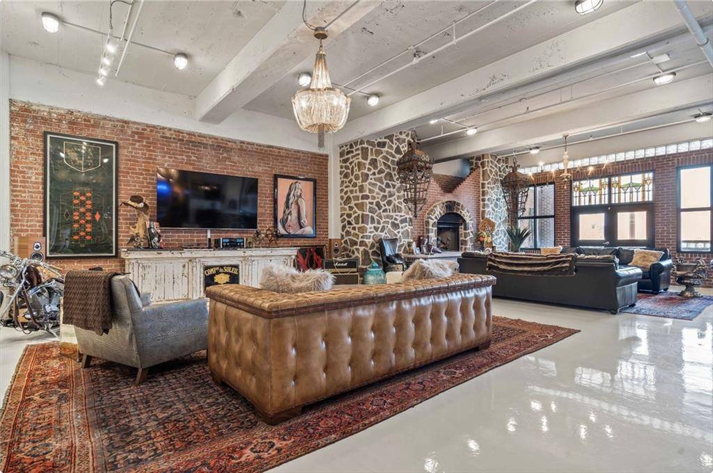 Kansas City, MO 64108,2004 GRAND AVE #201