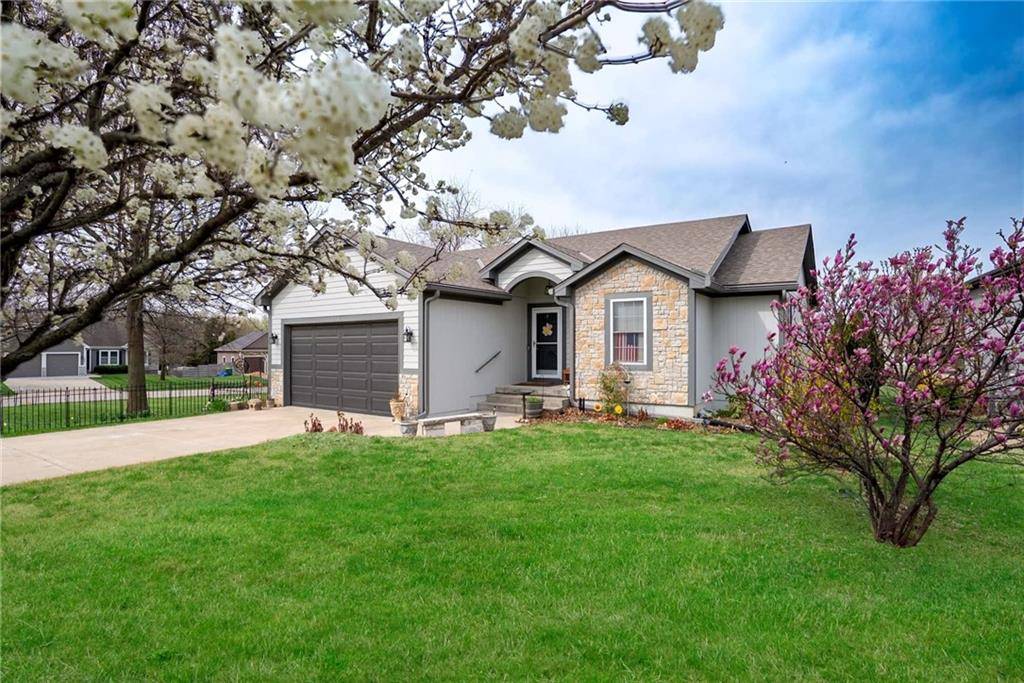 Paola, KS 66071,704 Hidden Meadows CT