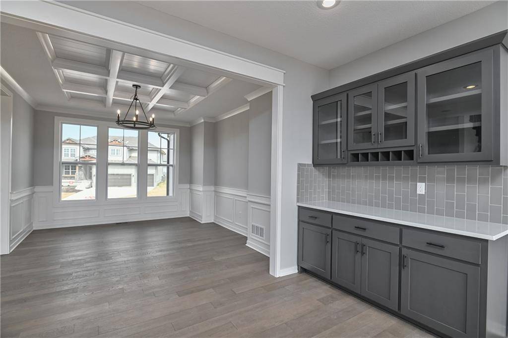 Shawnee, KS 66226,24208 W 58th PL