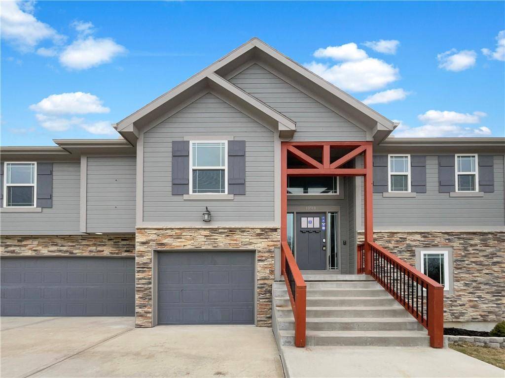 Smithville, MO 64089,13510 Forest Oaks DR