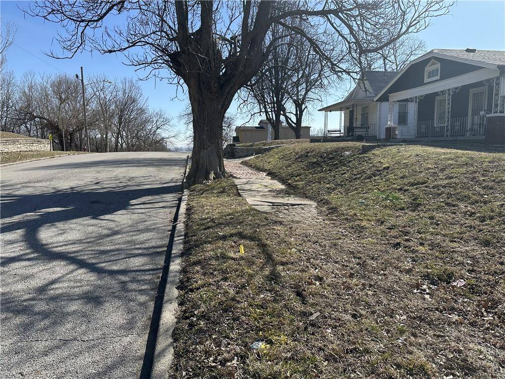Kansas City, KS 66101,355 Troup AVE