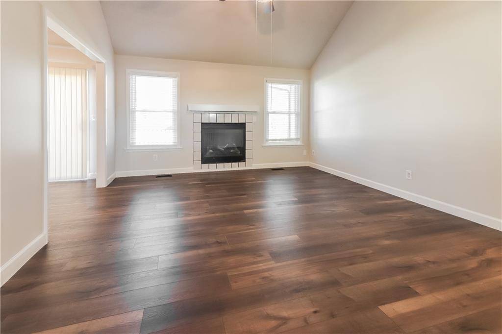 Pleasant Hill, MO 64080,1013 Colonial DR