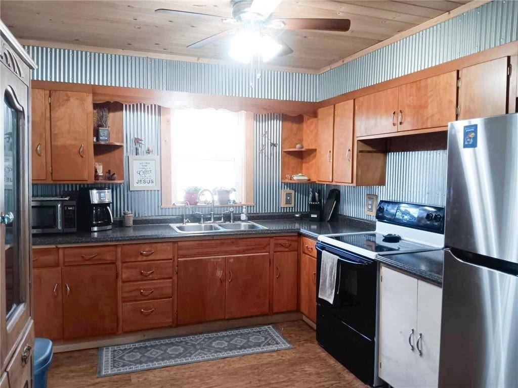 Lacygne, KS 66040,214 E Grand AVE