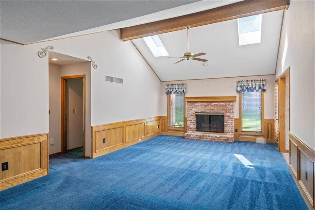 Lenexa, KS 66215,8592 Caenen Lake CT