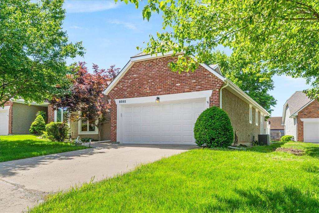 Lenexa, KS 66215,8592 Caenen Lake CT