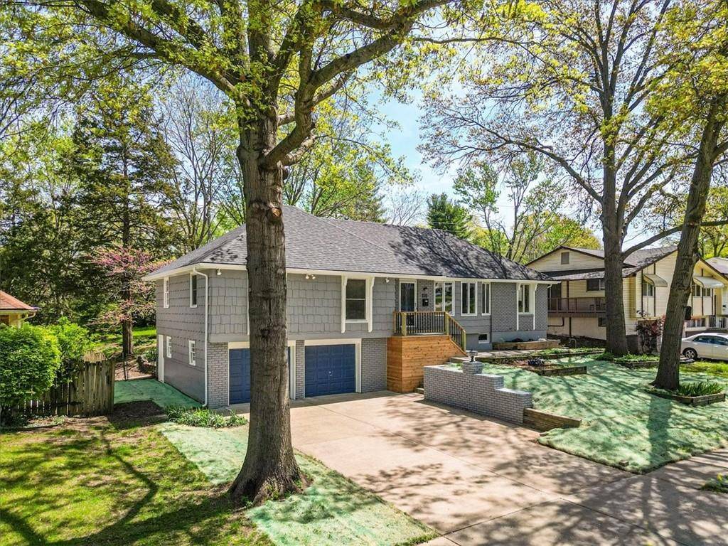 Gladstone, MO 64118,6715 N Woodland AVE