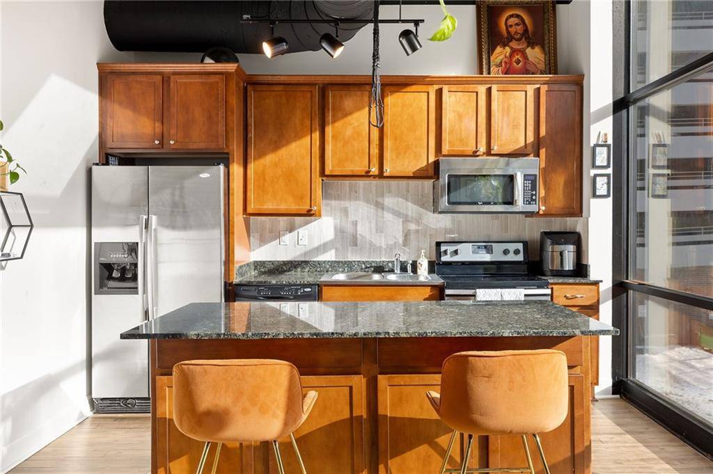Kansas City, MO 64106,1101 Walnut ST #205