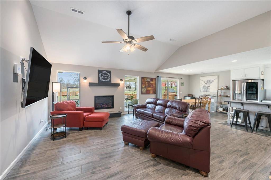 Trimble, MO 64492,12 Howard CIR