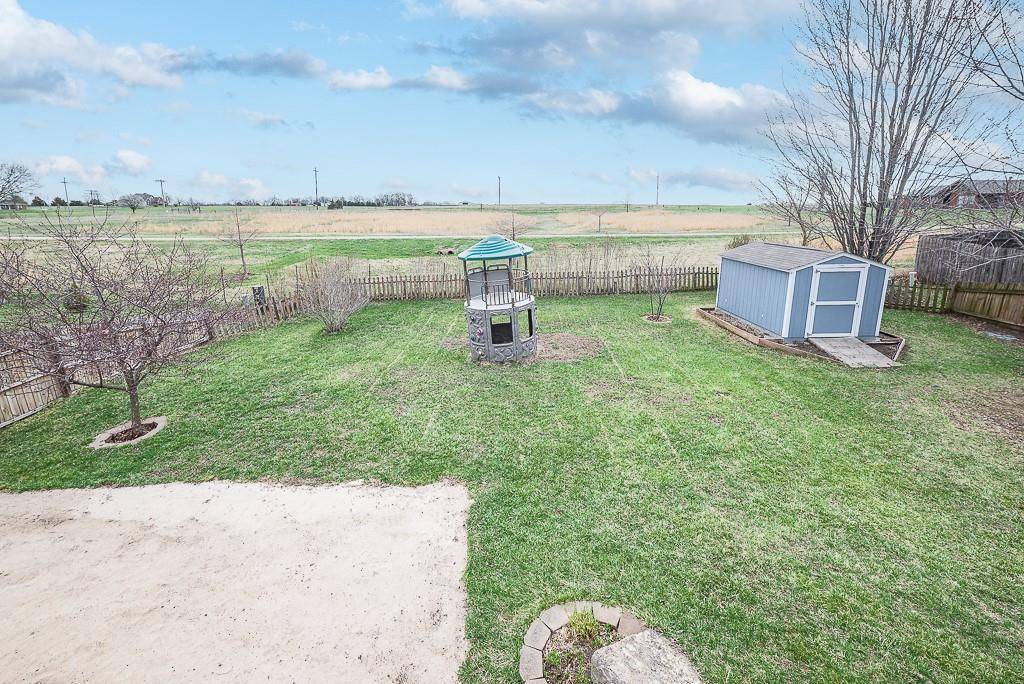 Tonganoxie, KS 66086,953 N Hickory DR