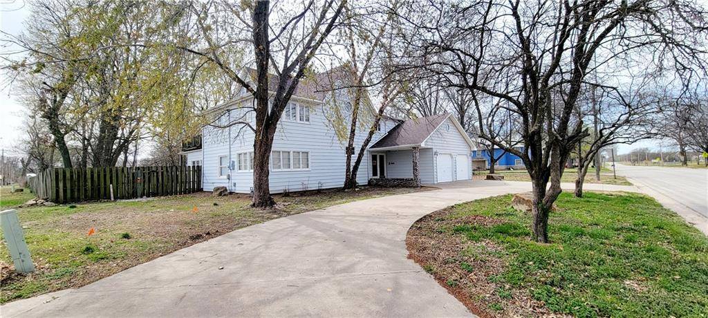 Erie, KS 66733,215 W 4th ST