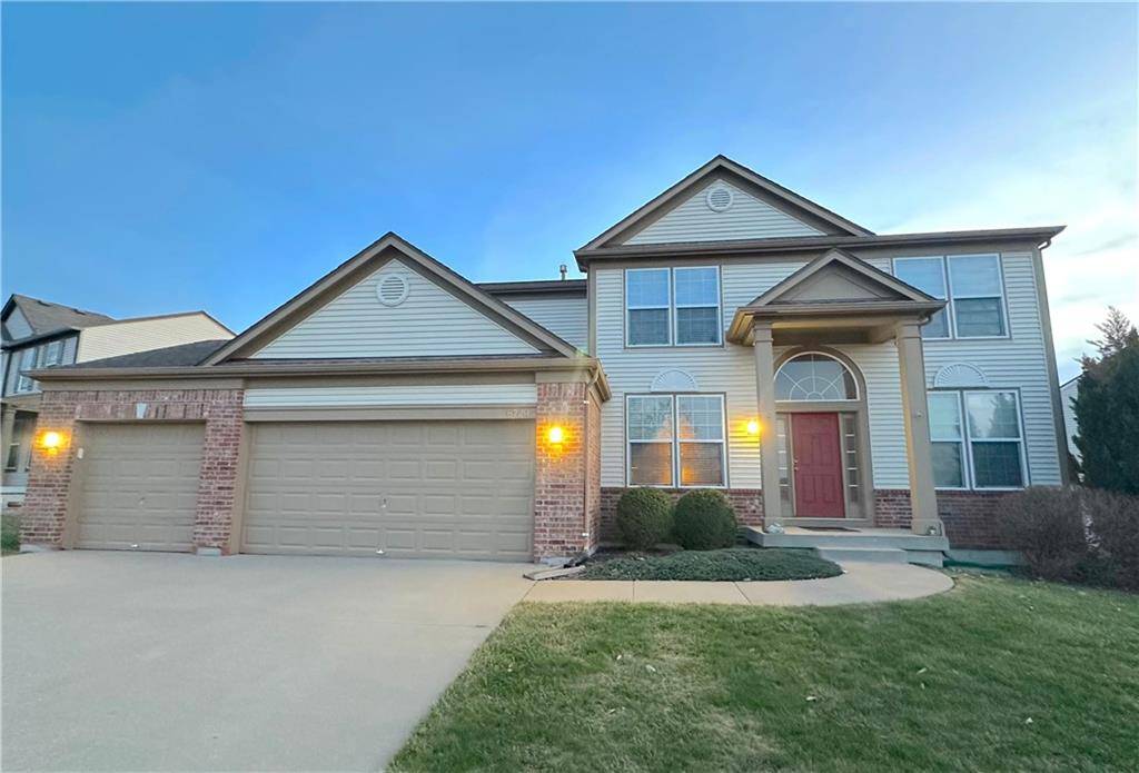 Lenexa, KS 66227,8720 DUNRAVEN ST