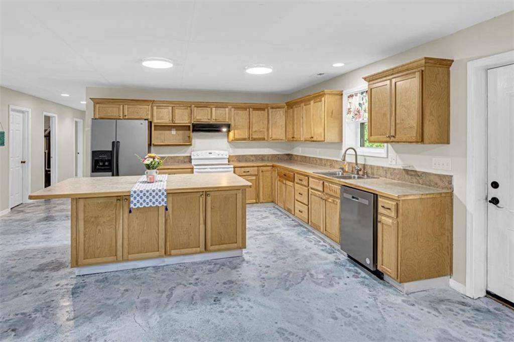 Kingston, MO 64650,6301 SW Ana DR