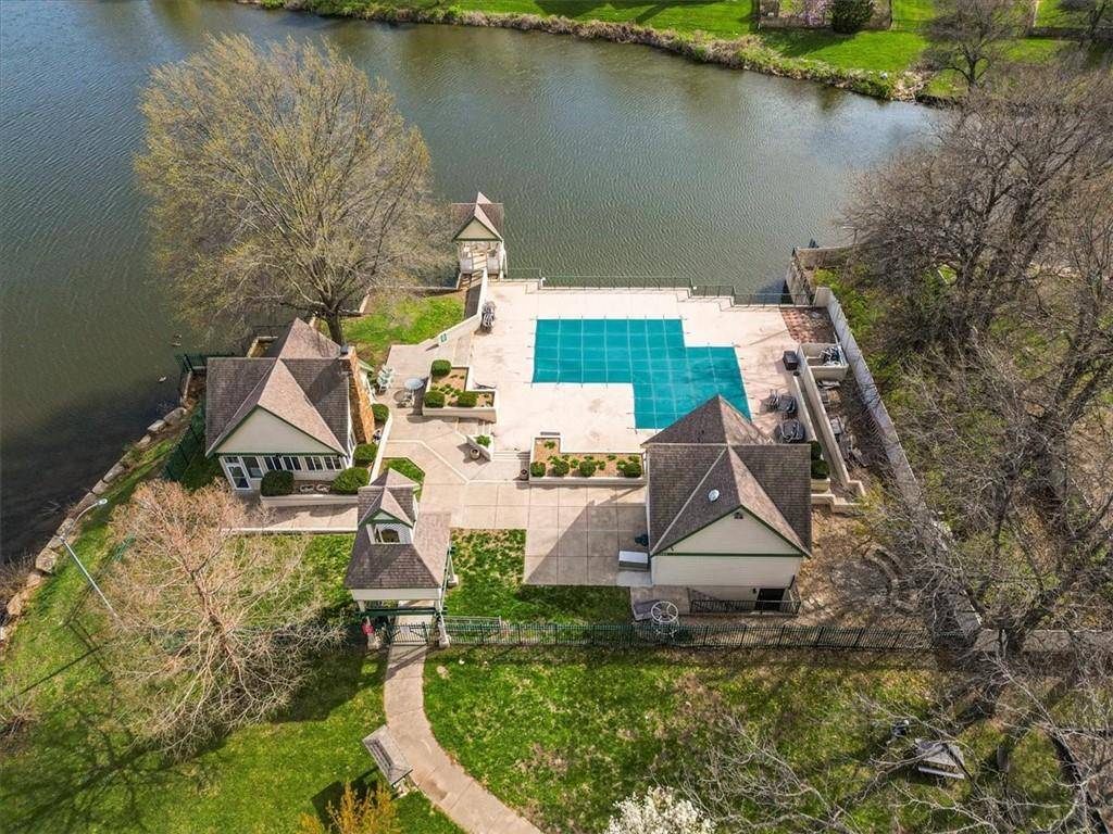 Blue Springs, MO 64014,801 NE Jamestown CT