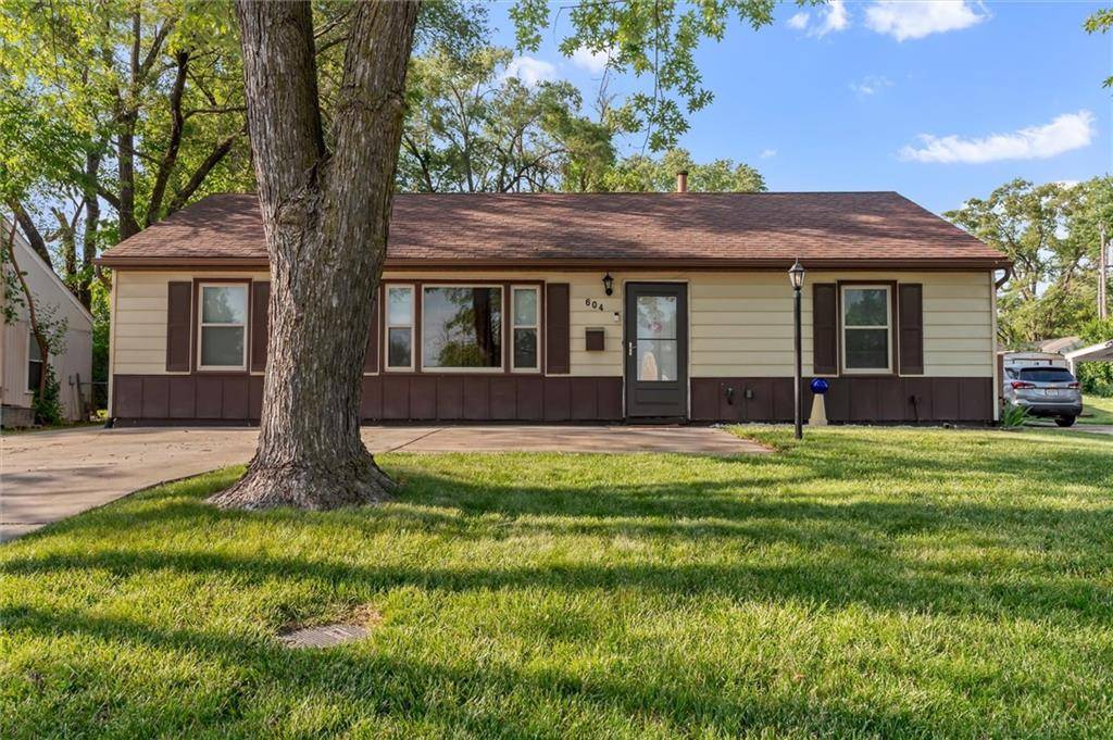 Gladstone, MO 64118,604 66th TER