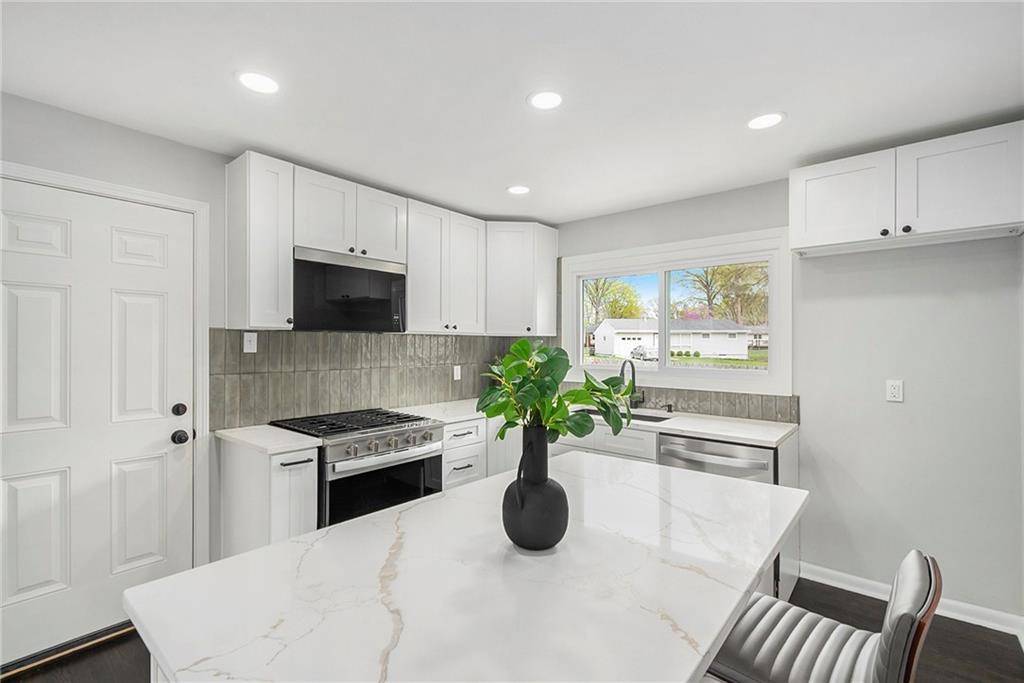 Overland Park, KS 66204,7143 Lowell AVE