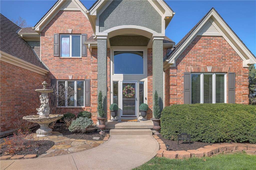 Lenexa, KS 66220,9320 Falcon Ridge DR