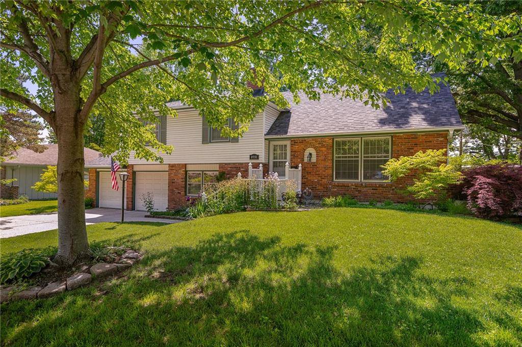 Lenexa, KS 66215,8950 Rene ST