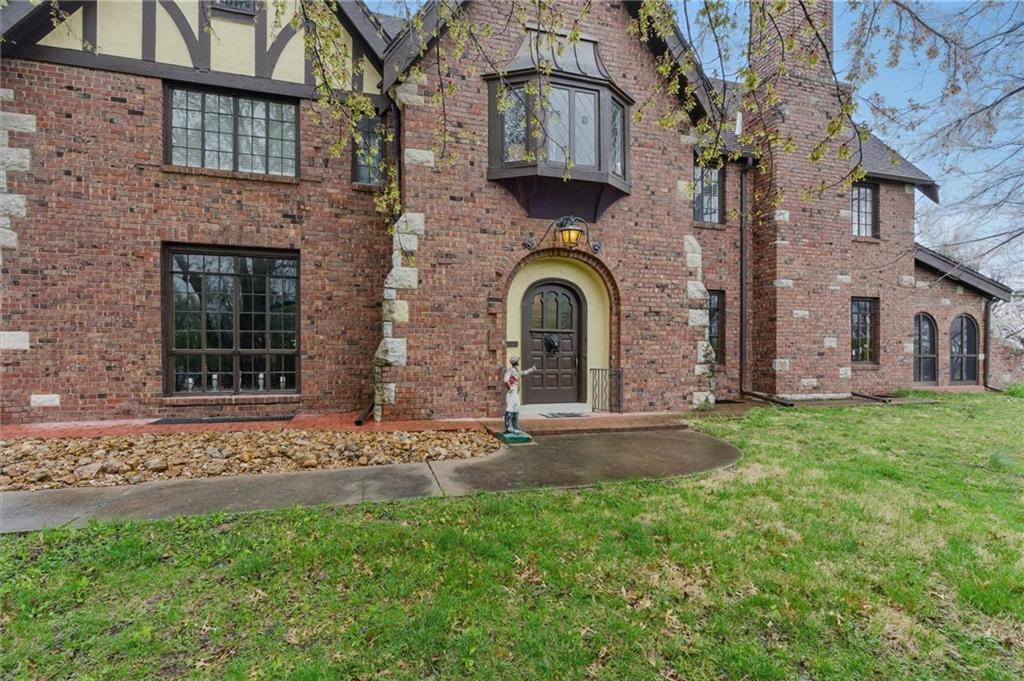 Excelsior Springs, MO 64024,8 Orchard PL