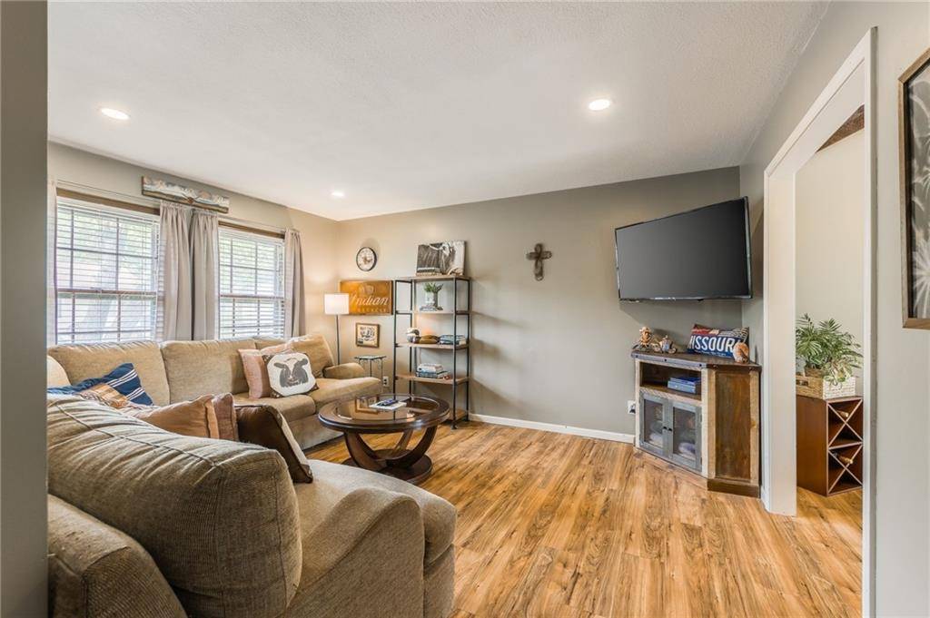Liberty, MO 64068,1039 Essex ST