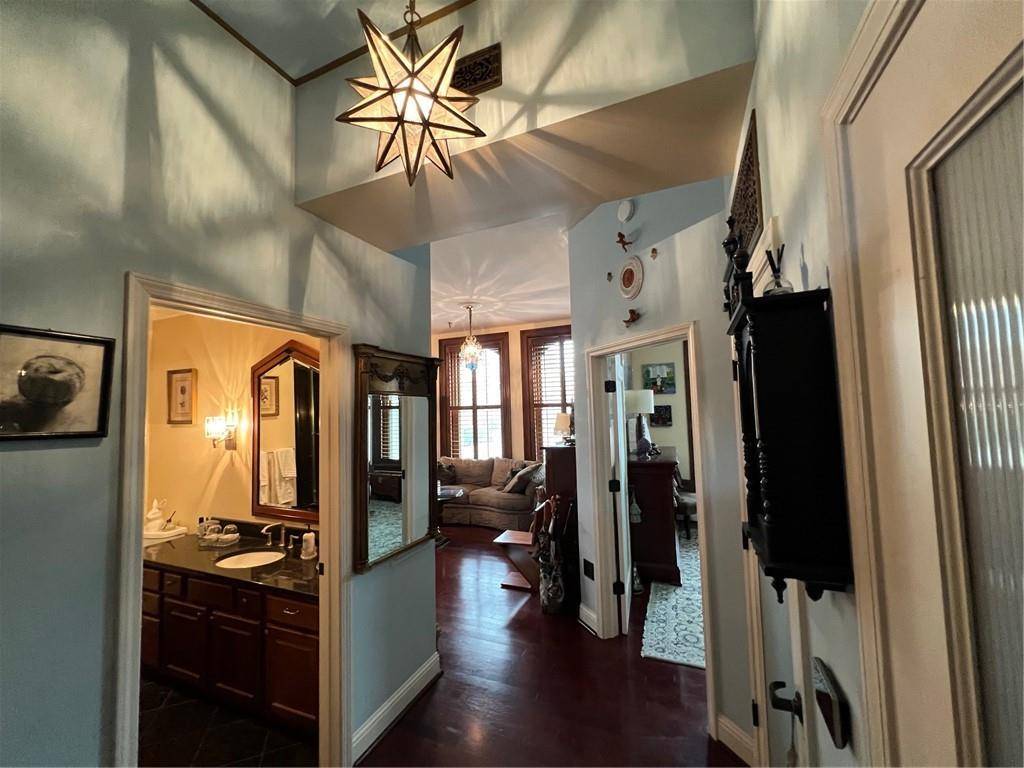 Kansas City, MO 64105,612 Central ST #501-502