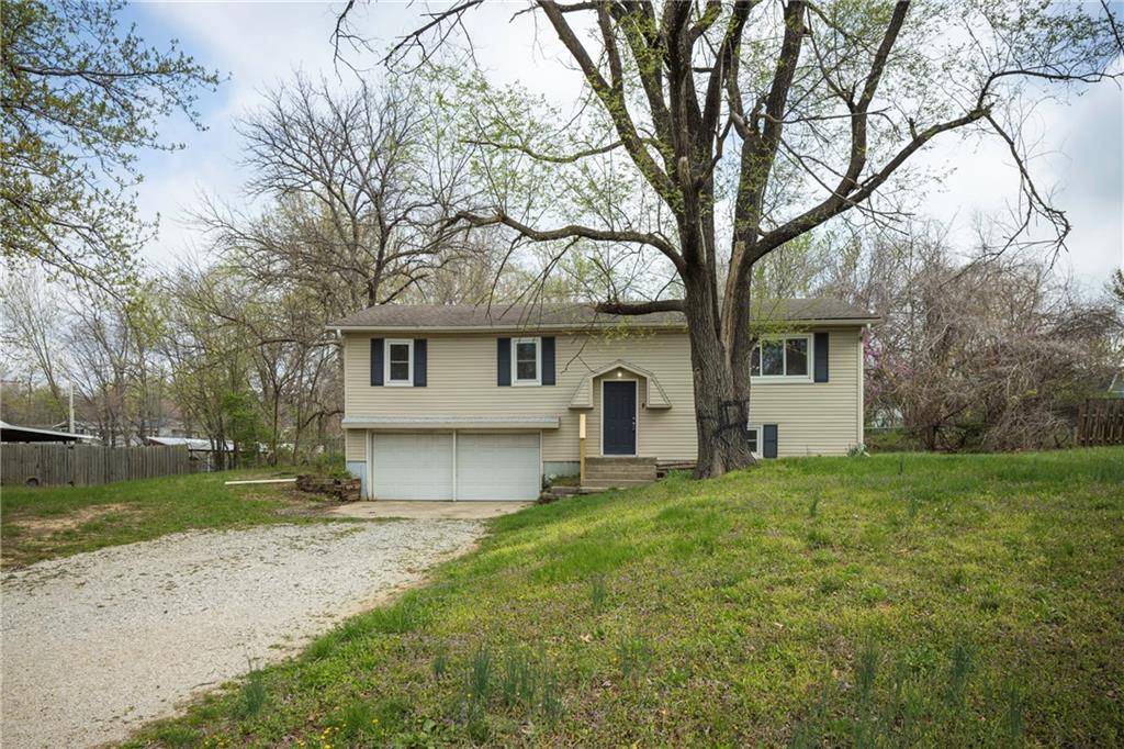 Warrensburg, MO 64093,147 SE 150 RD
