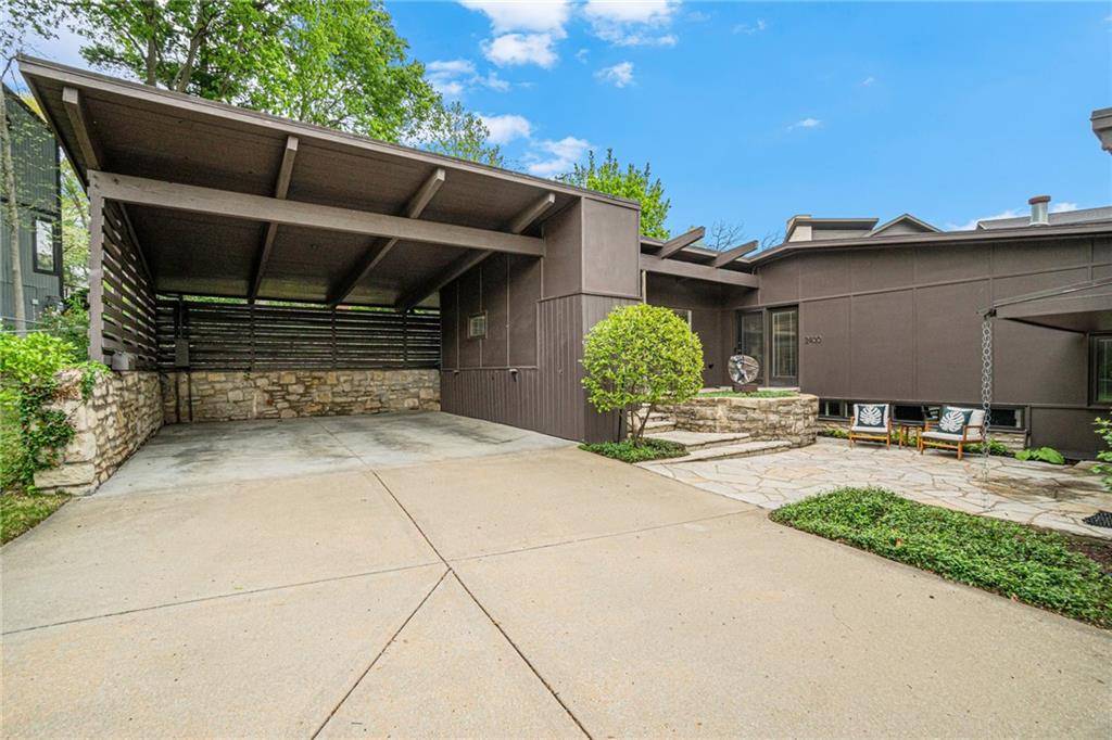 Leawood, KS 66206,2400 W 86th TER