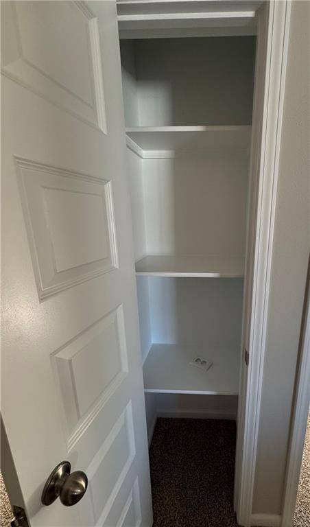 Tonganoxie, KS 66086,2107 Brook Ridge CIR