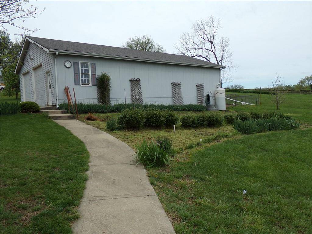Holt, MO 64048,15404 NE 181st ST