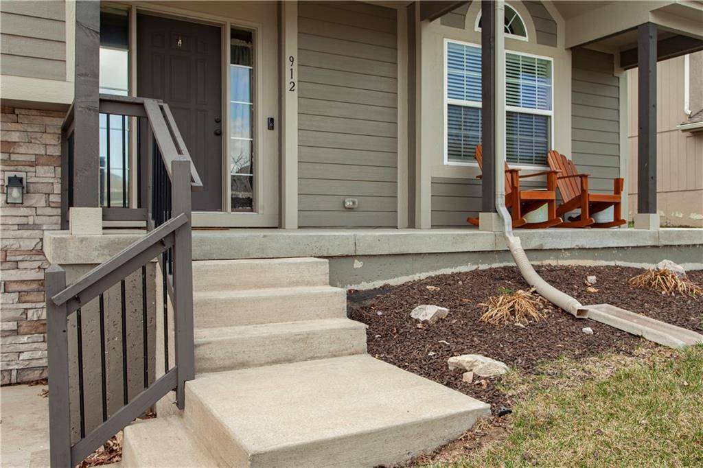 Blue Springs, MO 64014,912 SE Forest Ridge CT