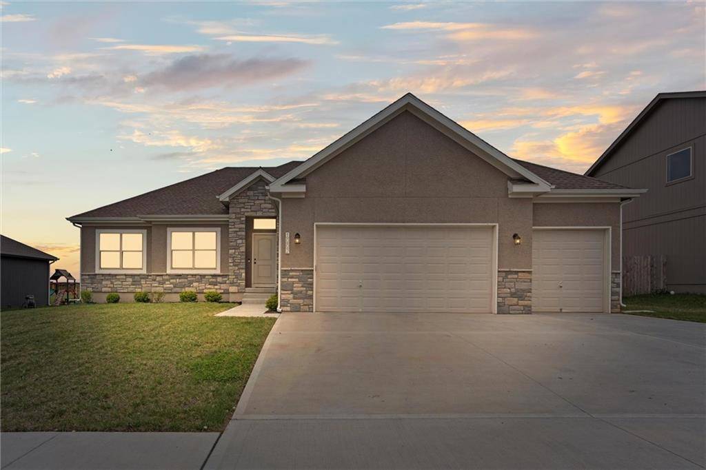 Odessa, MO 64076,1002 Fox Trot DR