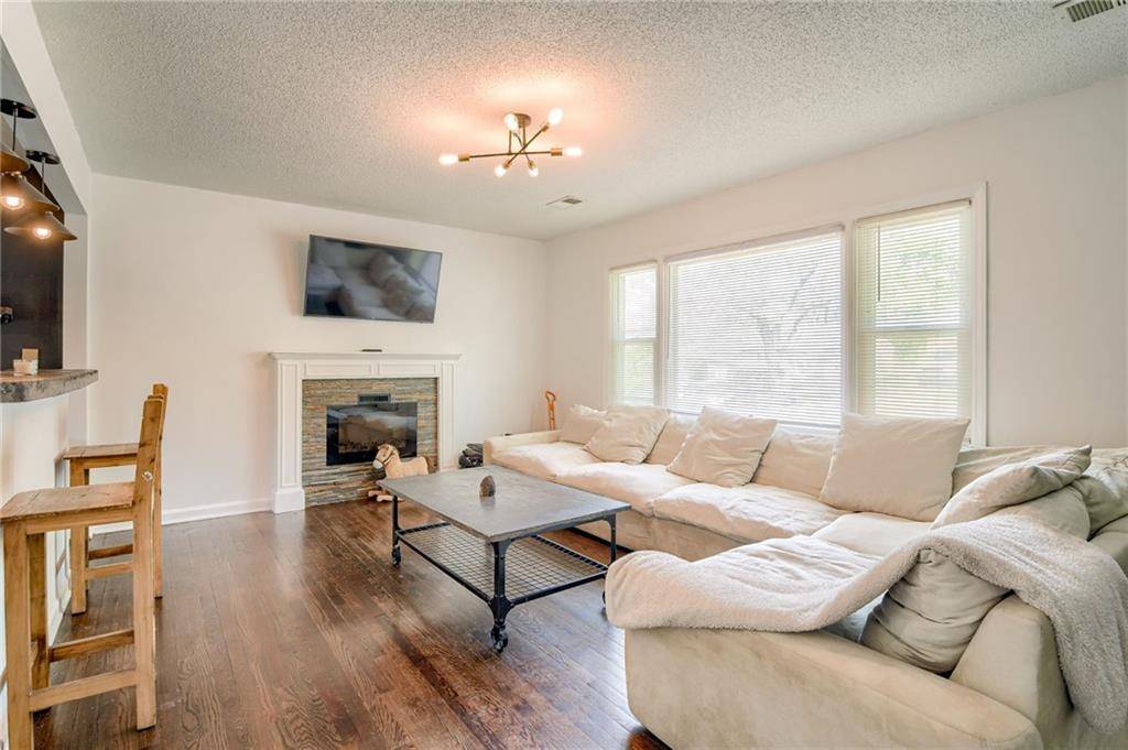 Shawnee, KS 66203,6336 Switzer LN
