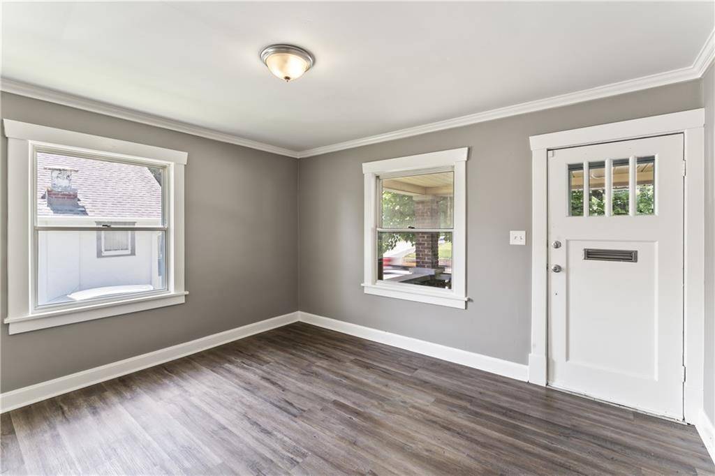Independence, MO 64052,809 S Crysler AVE