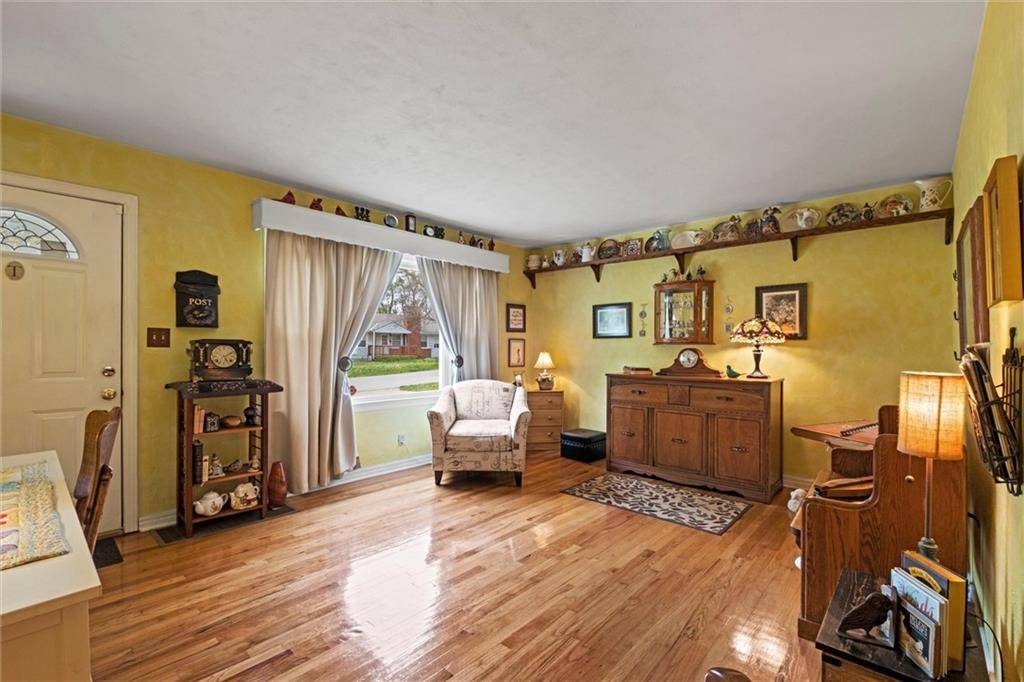 Kansas City, MO 64131,907 E 100th TER
