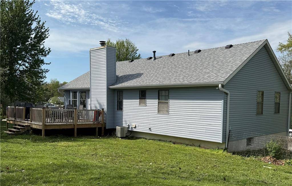 Warrensburg, MO 64093,614 SE 145 RD