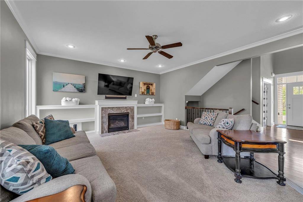 Parkville, MO 64152,5905 Thousand Oaks DR