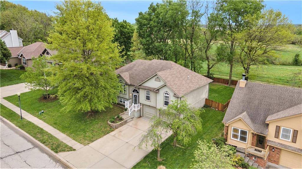 Smithville, MO 64089,309 Lakeview DR