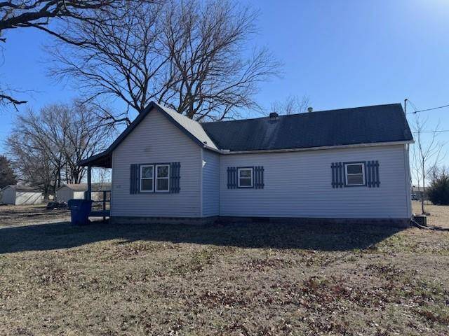 Winchester, KS 66097,609 Spruce ST
