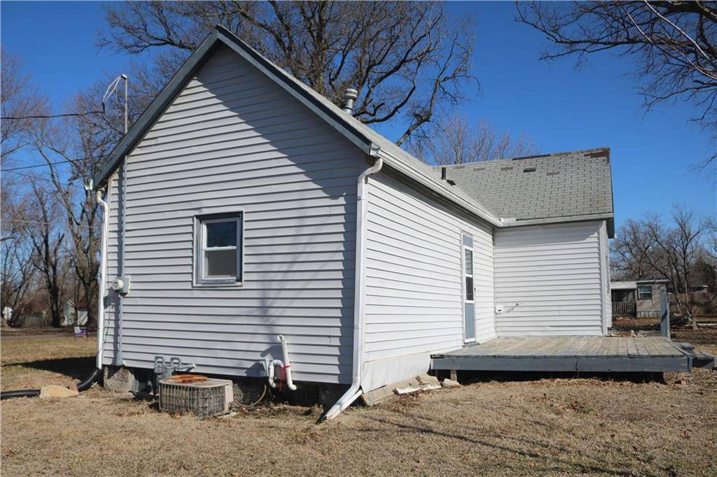 Winchester, KS 66097,609 Spruce ST