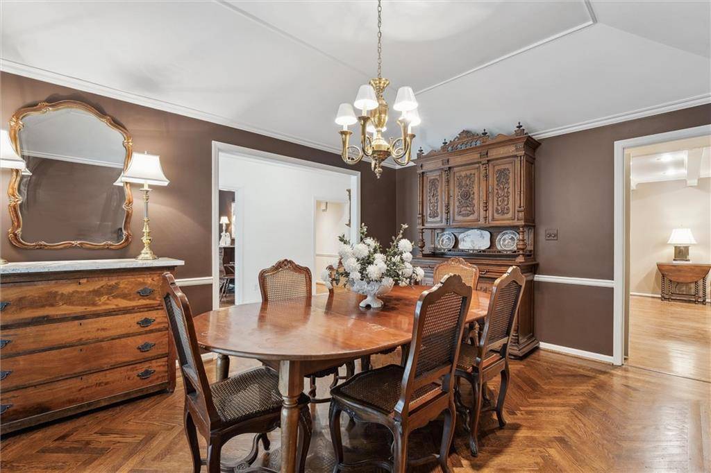 Leawood, KS 66206,8414 Reinhardt LN