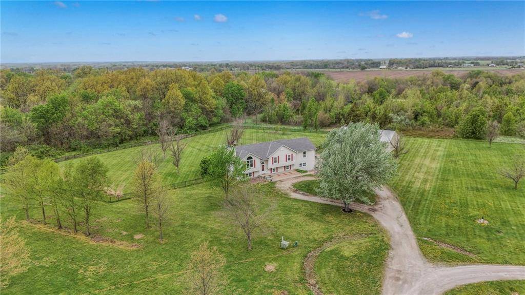 Adrian, MO 64720,12448 NW Blackwood DR