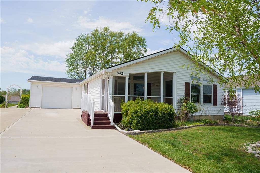 Oak Grove, MO 64075,942 NE White Oak LN