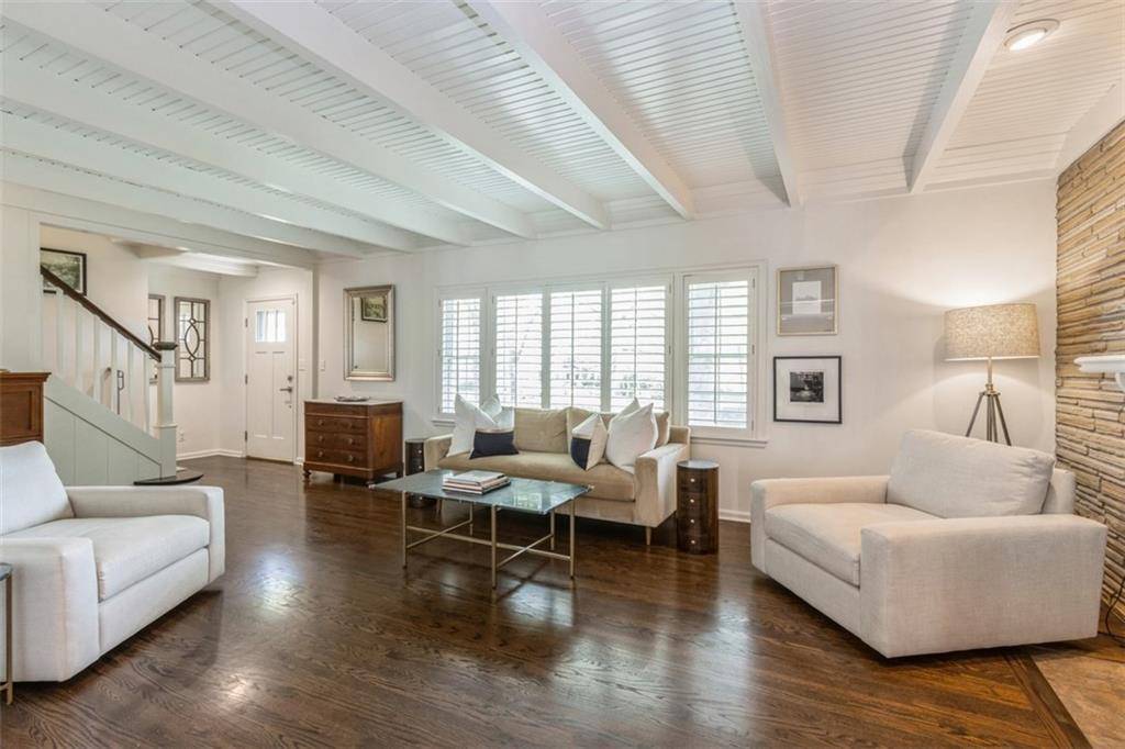 Fairway, KS 66205,6034 Lockton LN